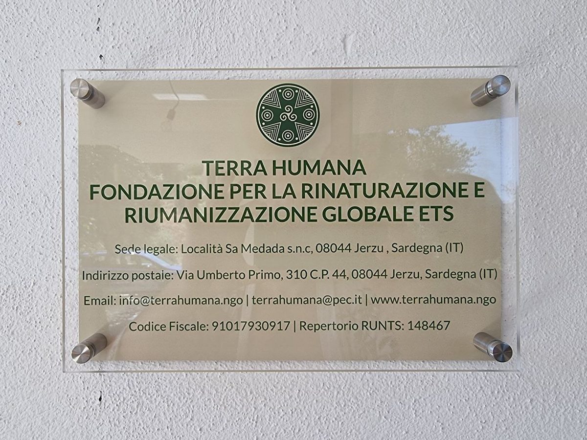 Terra Humana ETS foundation plaque at the entrance of Sa Medada